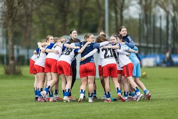 Bild 31 - wBJ Hamburger SV - Eimsbuettler TV : Ergebnis: 4:0